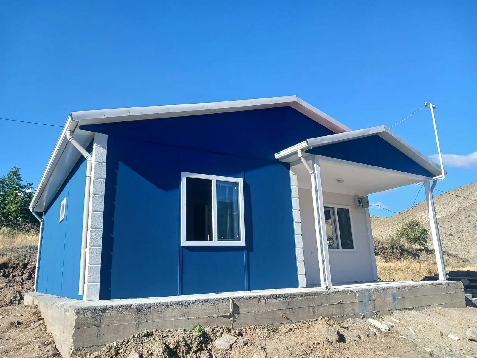 Tek Katlı 2+1 Lacivert Sütunlu Model — 2. görünüm